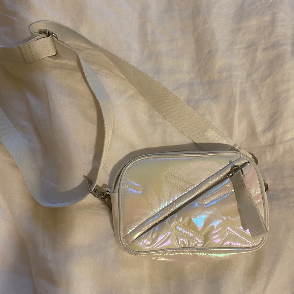Go Dash Dot white iridescent crossbody bag/Fanny